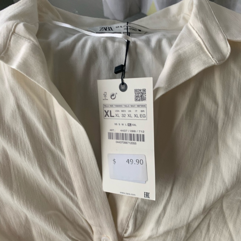 Brand new with tags are a button up zara